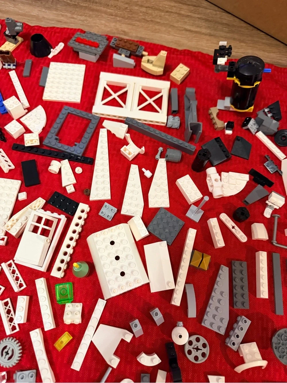Legos mixed odd lot 2.9 lbs with Star Wars minifigures